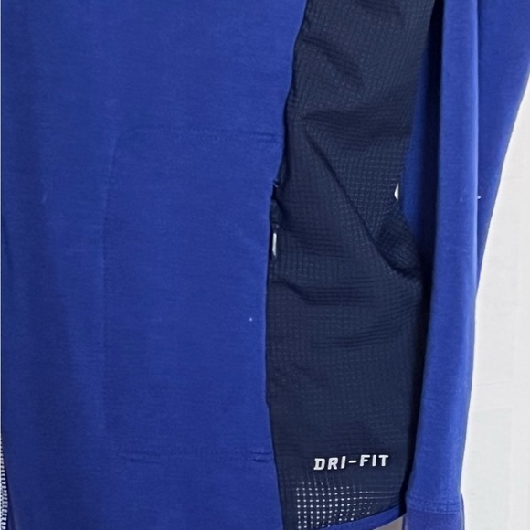 Nike Dri-Fit Hoody Jacket Womens size M with reflective striping - Picture 7 of 7